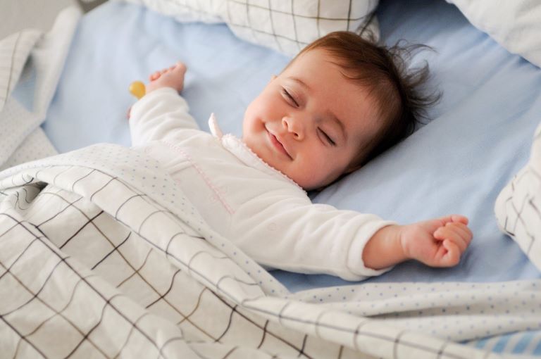 اهمیت خواب شبانه نوزادان