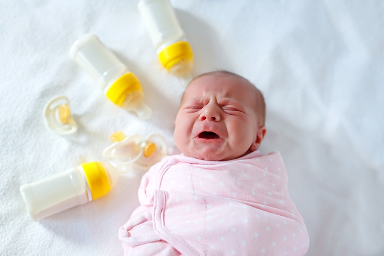 چرا نوزاد شیشه شیر را نمی گیرد؟