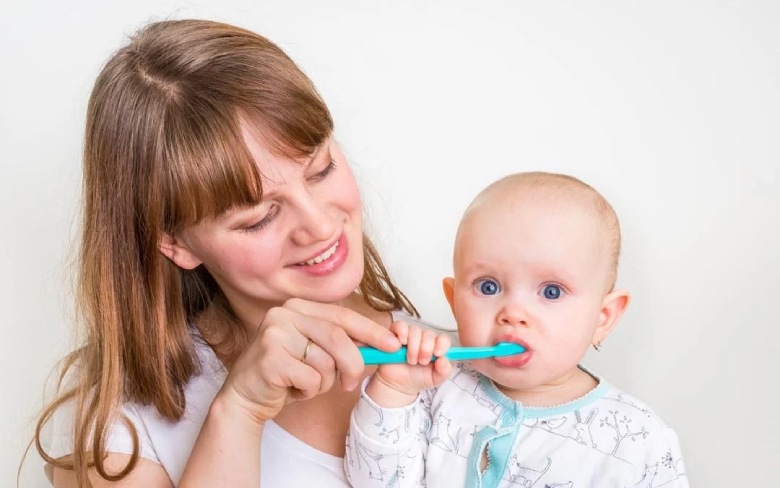 بهترین مسواک برای نوزاد چند ماهه